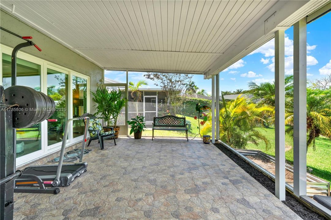 Recently Sold: $749,900 (4 beds, 2 baths, 1924 Square Feet)