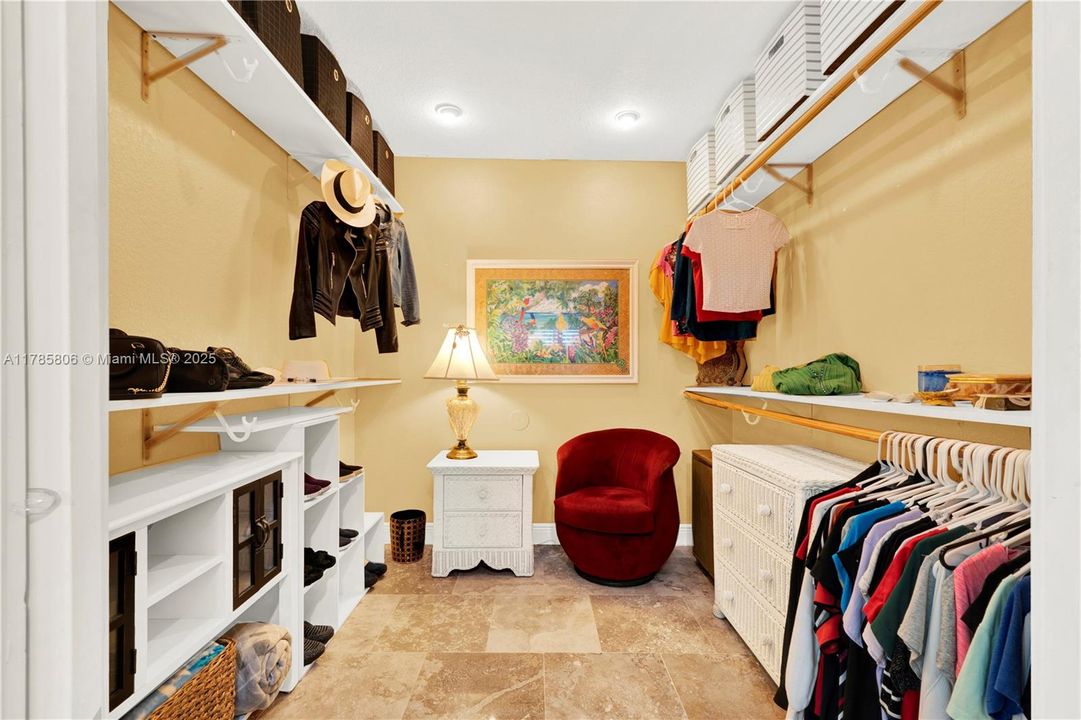 Recently Sold: $749,900 (4 beds, 2 baths, 1924 Square Feet)