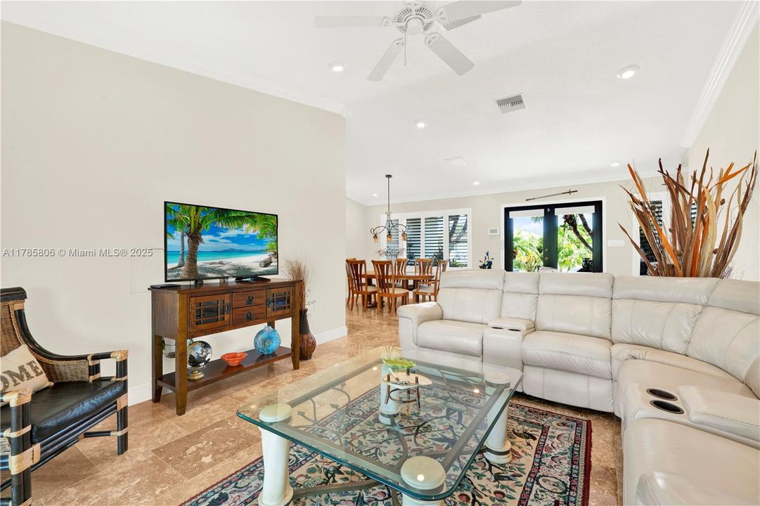 Recently Sold: $749,900 (4 beds, 2 baths, 1924 Square Feet)