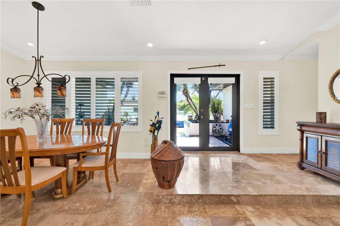 Recently Sold: $749,900 (4 beds, 2 baths, 1924 Square Feet)