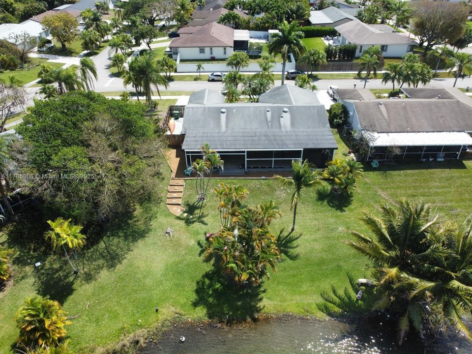 Recently Sold: $749,900 (4 beds, 2 baths, 1924 Square Feet)