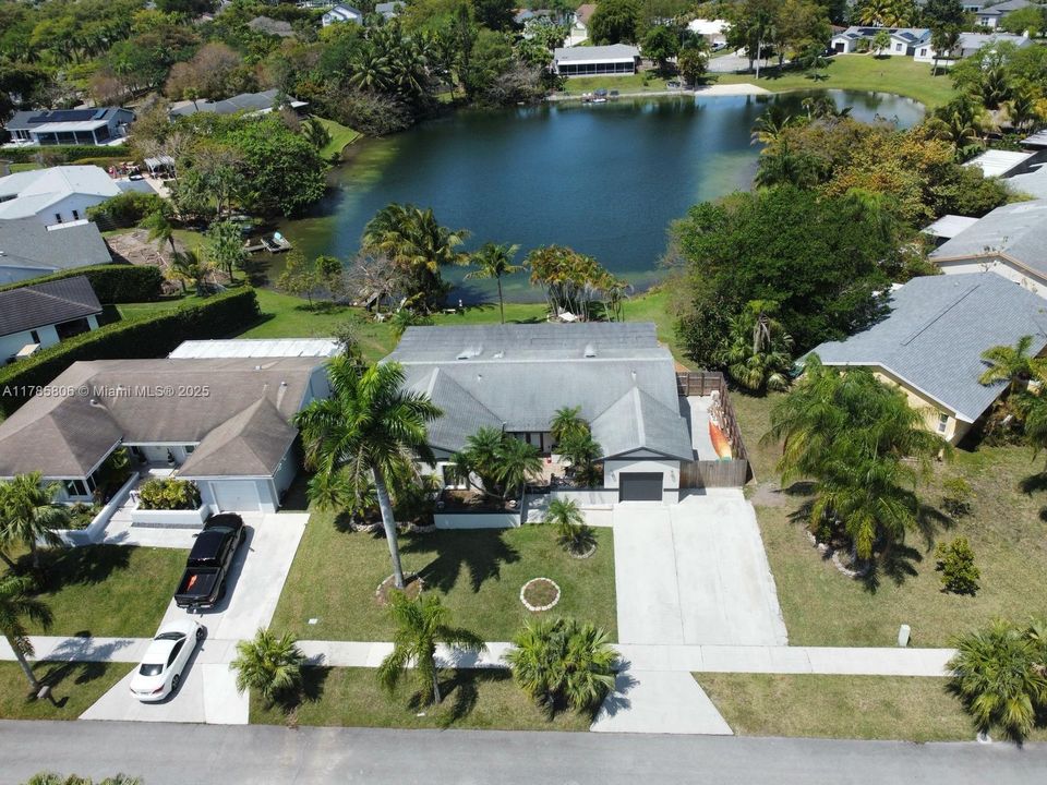 Recently Sold: $749,900 (4 beds, 2 baths, 1924 Square Feet)