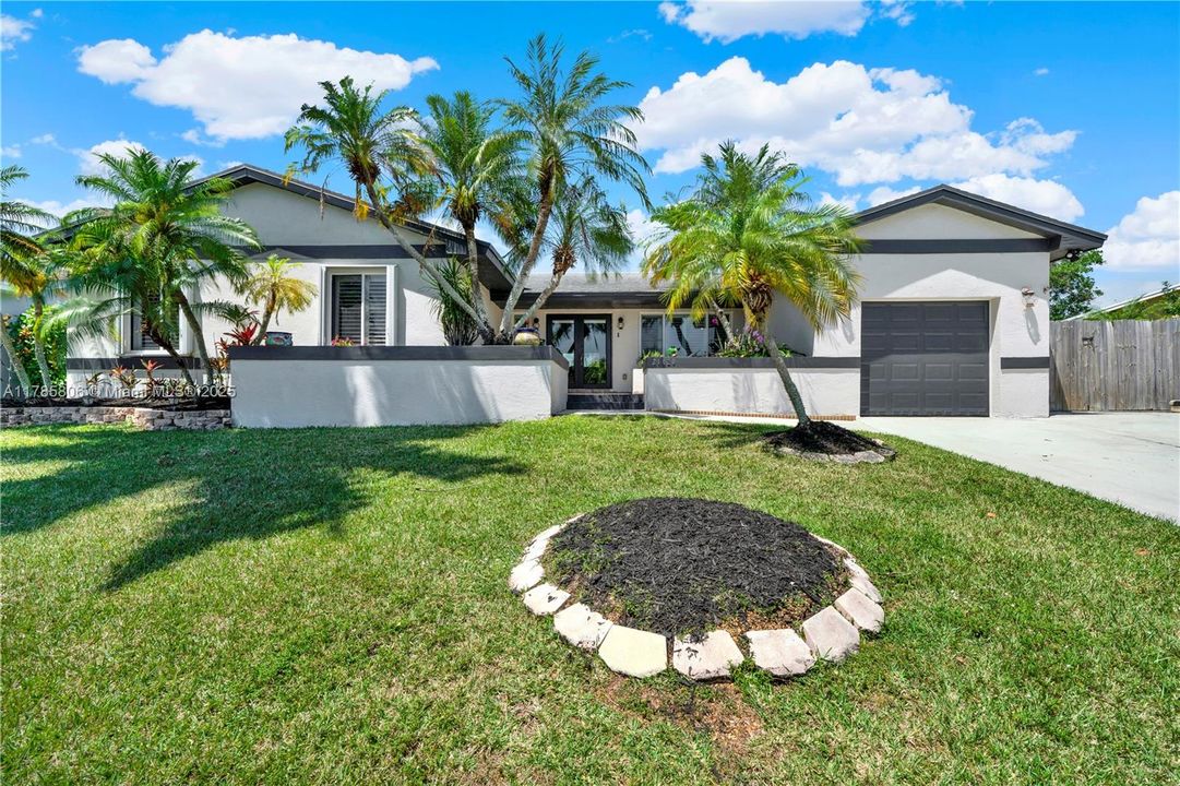 Recently Sold: $749,900 (4 beds, 2 baths, 1924 Square Feet)