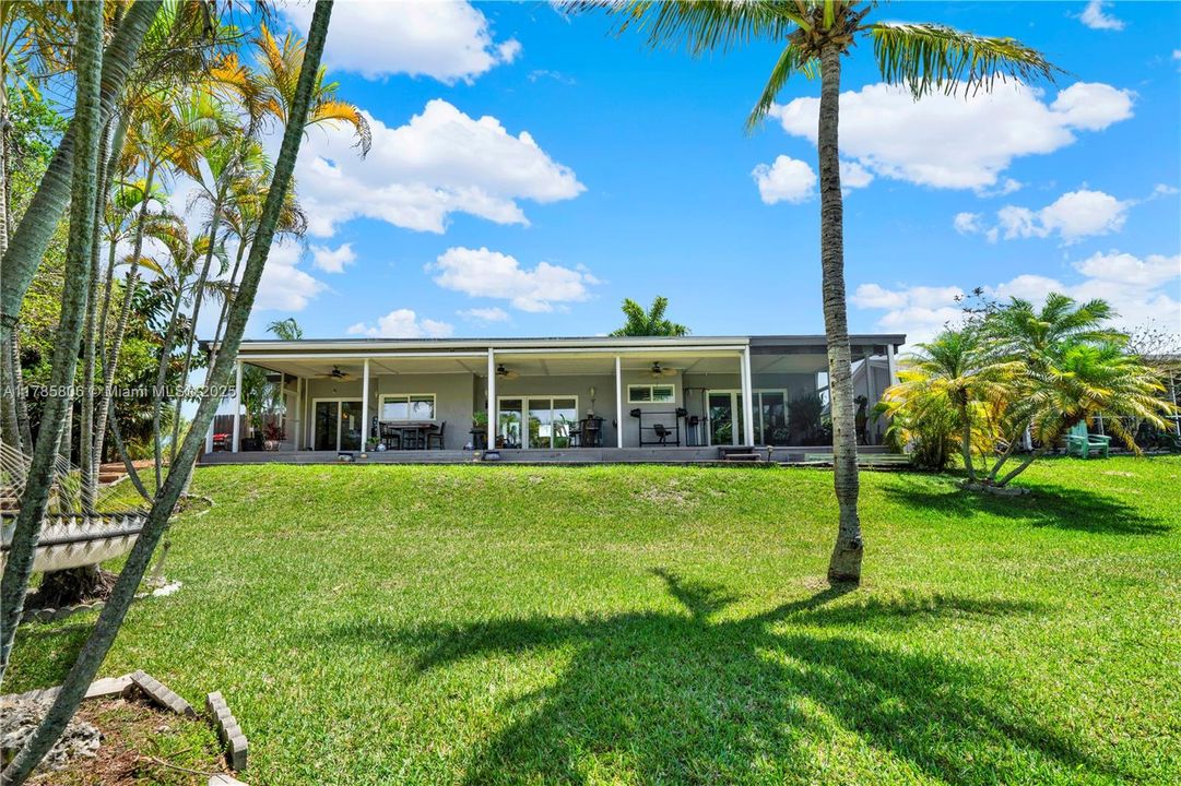 Recently Sold: $749,900 (4 beds, 2 baths, 1924 Square Feet)