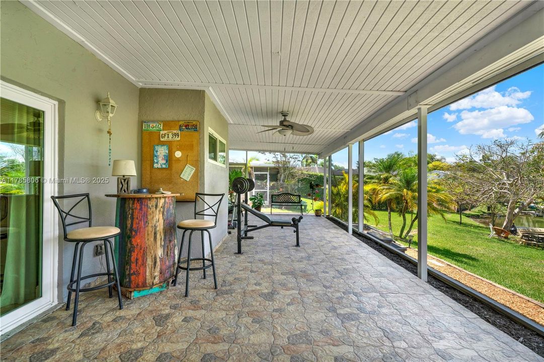 Recently Sold: $749,900 (4 beds, 2 baths, 1924 Square Feet)