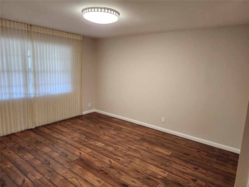 Недавно продано: $297,000 (2 спален, 2 ванн, 960 Квадратных фут)