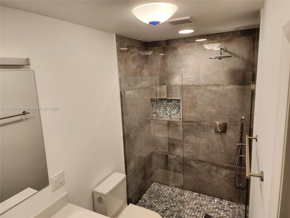 Недавно продано: $297,000 (2 спален, 2 ванн, 960 Квадратных фут)