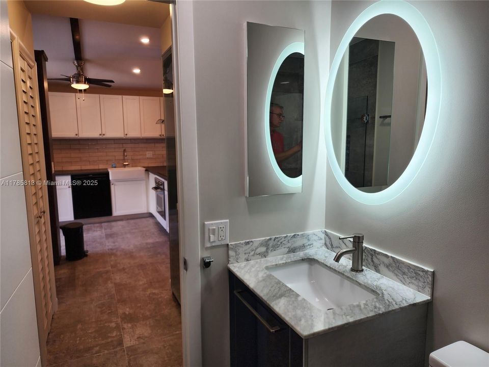 Недавно продано: $297,000 (2 спален, 2 ванн, 960 Квадратных фут)