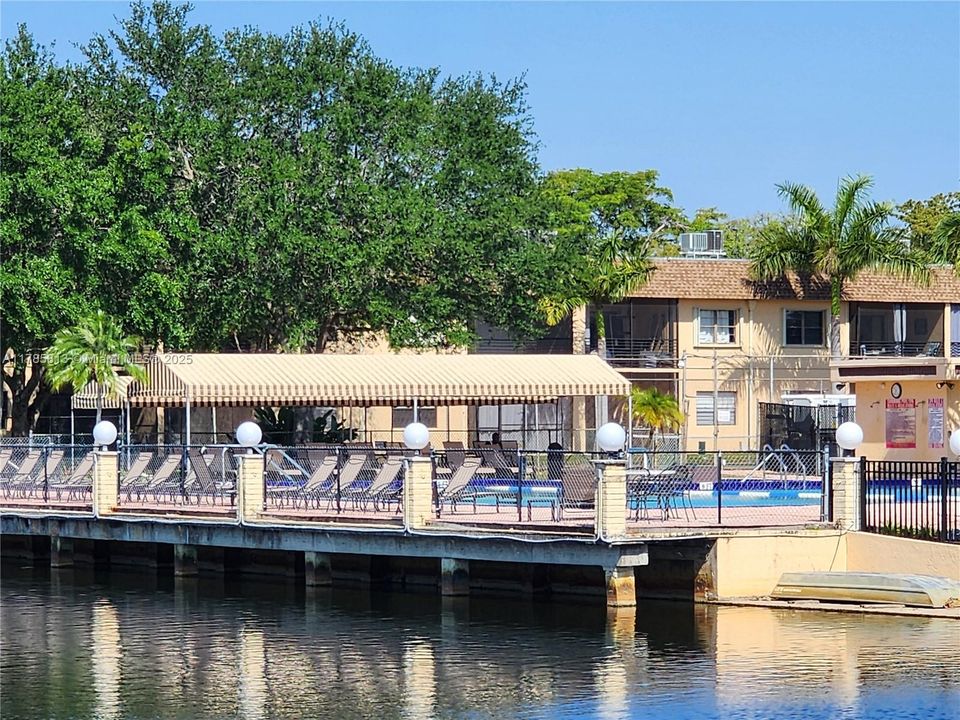 Недавно продано: $297,000 (2 спален, 2 ванн, 960 Квадратных фут)