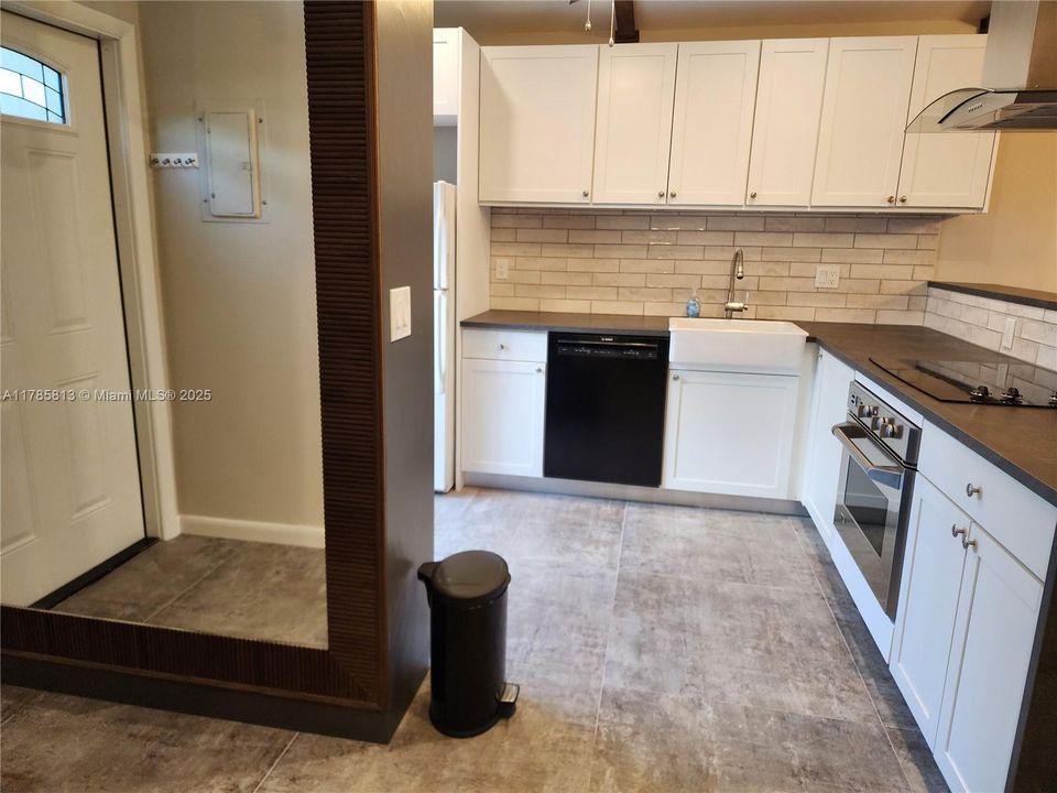 Недавно продано: $297,000 (2 спален, 2 ванн, 960 Квадратных фут)