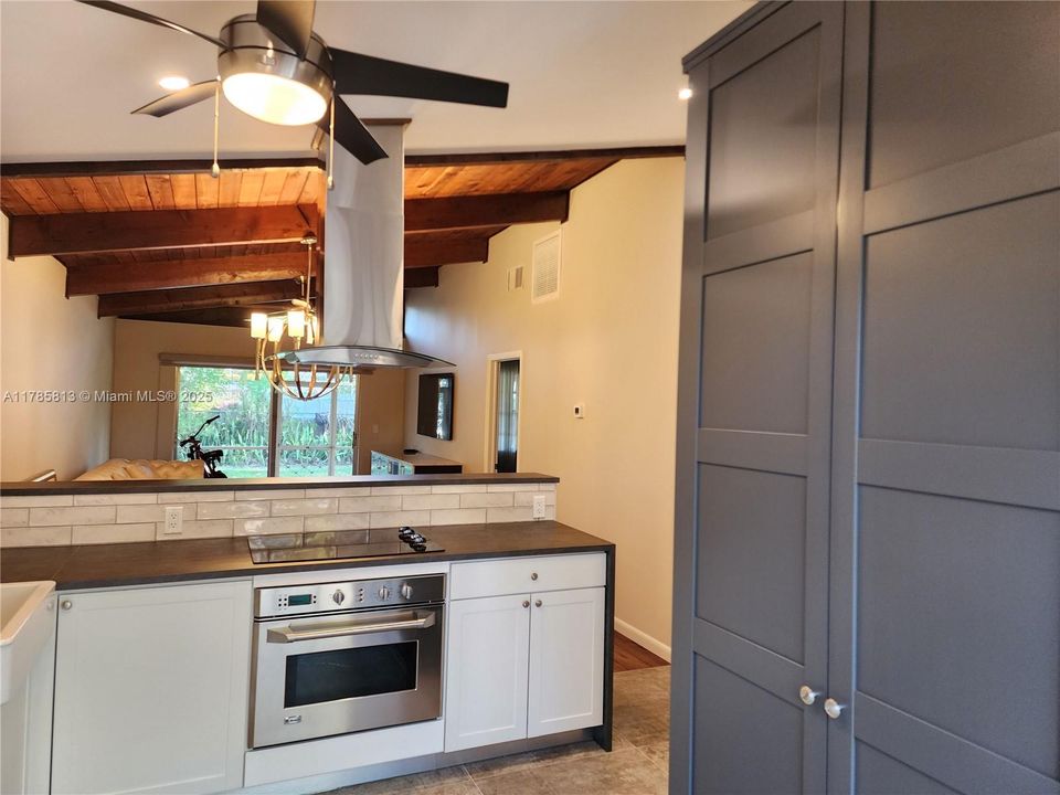 Недавно продано: $297,000 (2 спален, 2 ванн, 960 Квадратных фут)