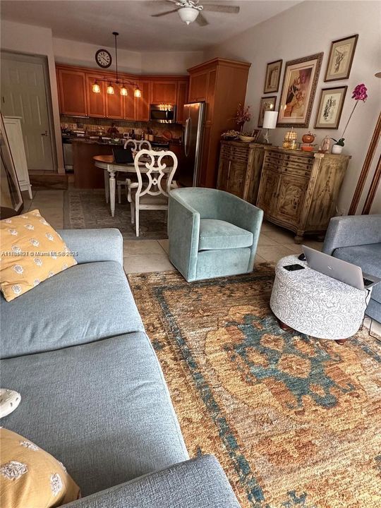 最近租的: $3,190 (1 贝兹, 1 浴室, 790 平方英尺)