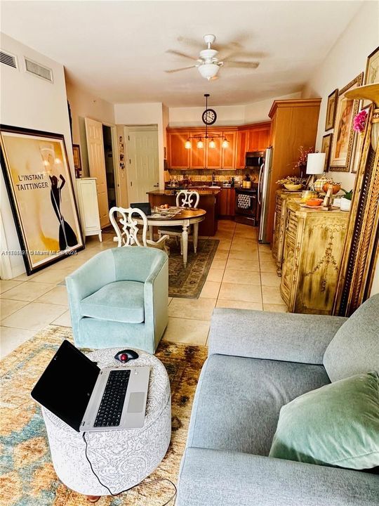 最近租的: $3,190 (1 贝兹, 1 浴室, 790 平方英尺)