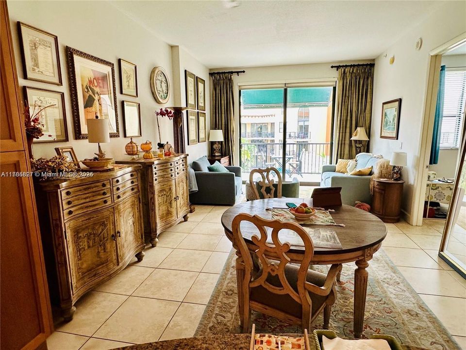 最近租的: $3,190 (1 贝兹, 1 浴室, 790 平方英尺)