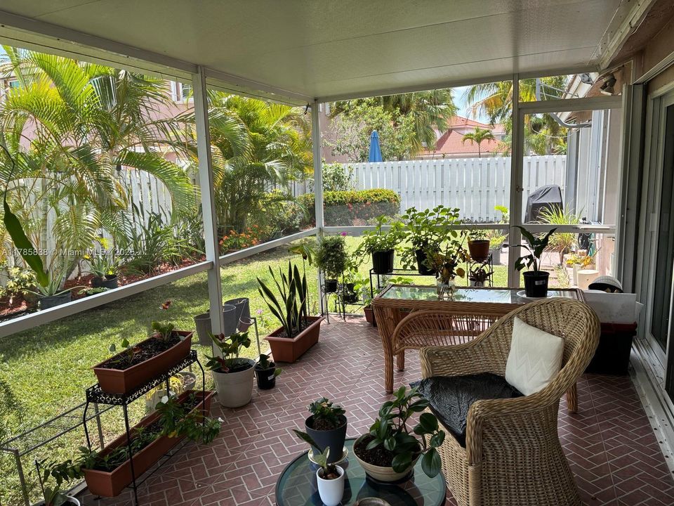 Recently Sold: $540,000 (3 beds, 2 baths, 1703 Square Feet)