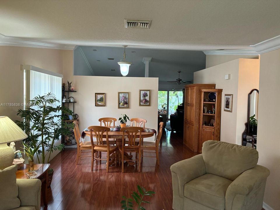 Recently Sold: $540,000 (3 beds, 2 baths, 1703 Square Feet)