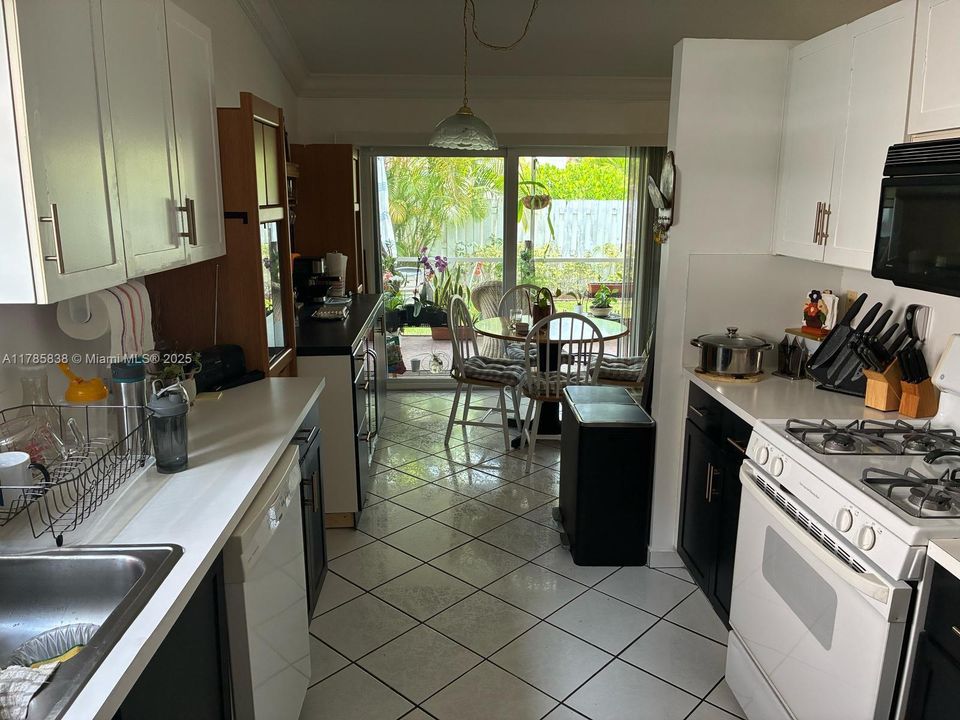 Recently Sold: $540,000 (3 beds, 2 baths, 1703 Square Feet)