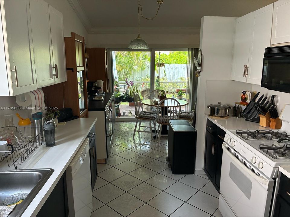 Recently Sold: $540,000 (3 beds, 2 baths, 1703 Square Feet)