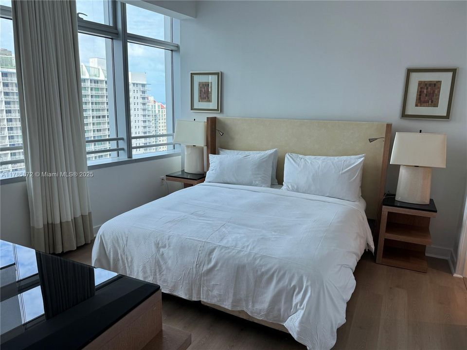 出租: $6,000 (2 贝兹, 2 浴室, 1290 平方英尺)