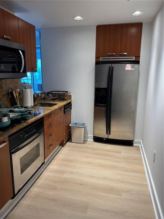 出租: $6,000 (2 贝兹, 2 浴室, 1290 平方英尺)