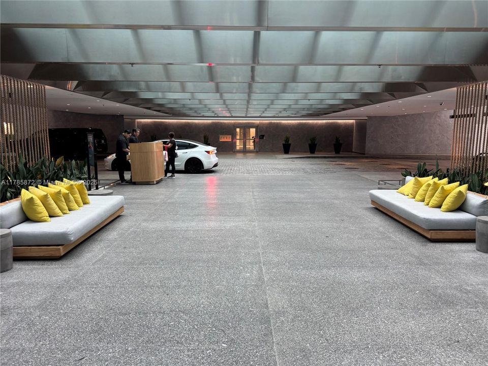 出租: $6,000 (2 贝兹, 2 浴室, 1290 平方英尺)