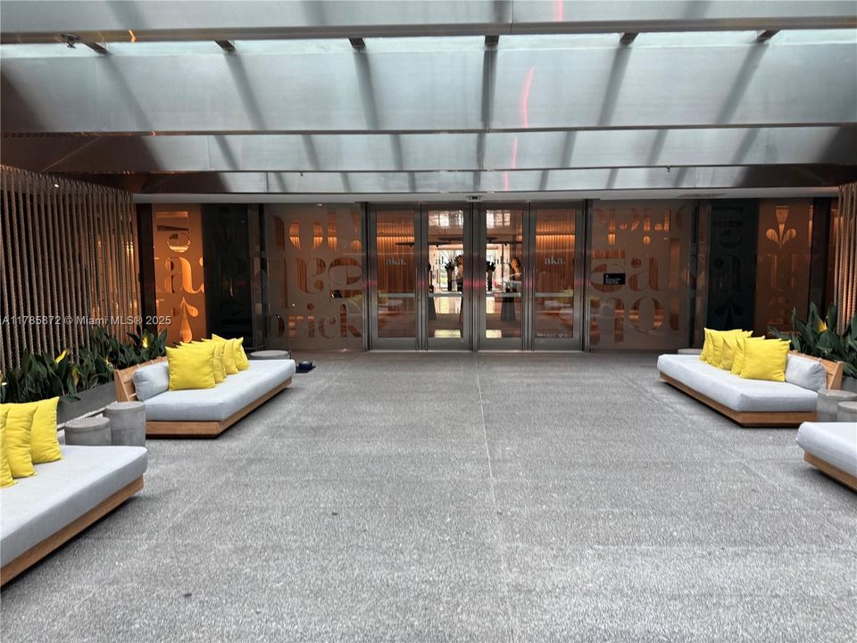 出租: $6,000 (2 贝兹, 2 浴室, 1290 平方英尺)