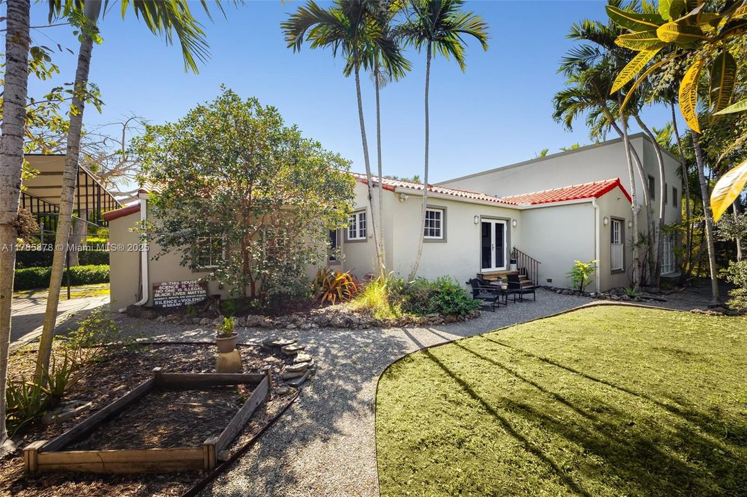 Recently Sold: $2,200,000 (4 beds, 3 baths, 2836 Square Feet)