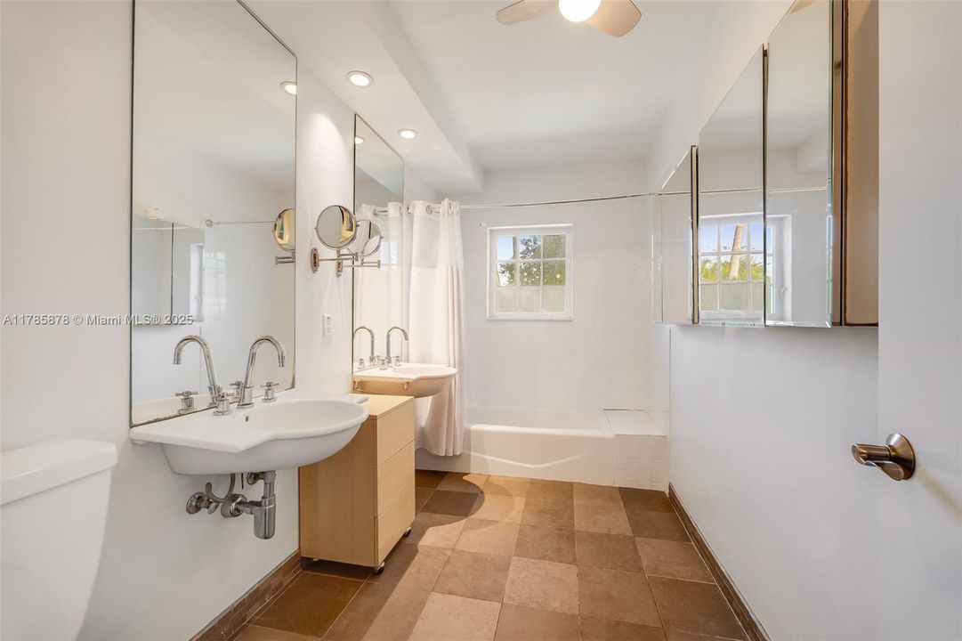 Recently Sold: $2,200,000 (4 beds, 3 baths, 2836 Square Feet)