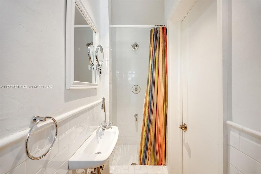 Recently Sold: $2,200,000 (4 beds, 3 baths, 2836 Square Feet)