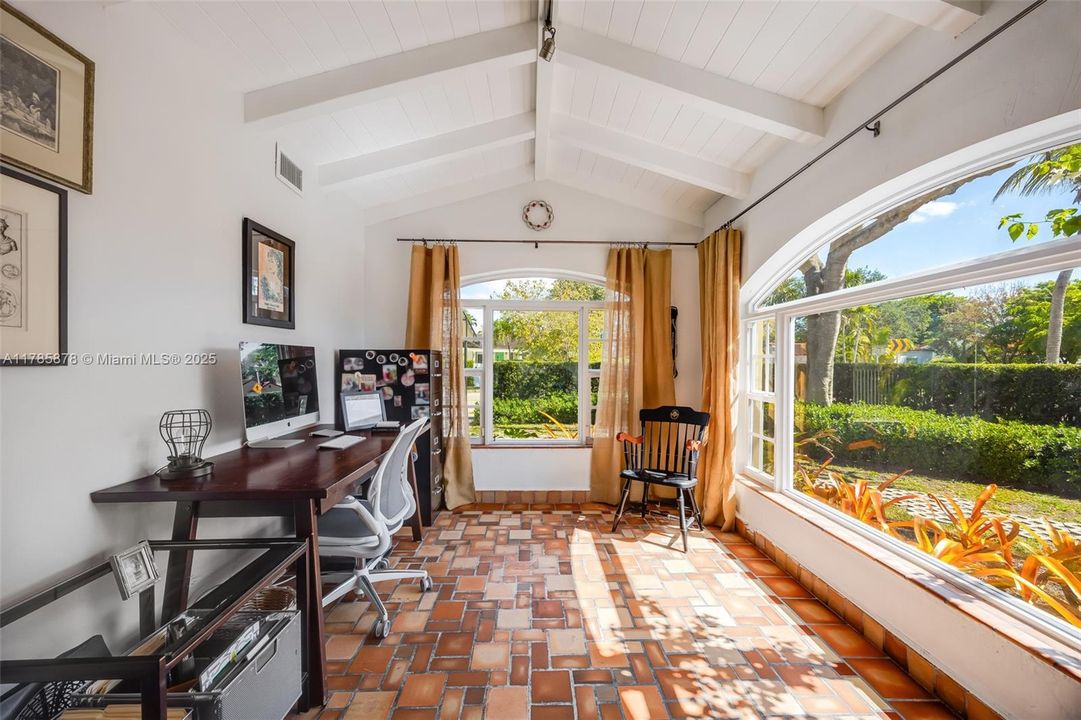 Recently Sold: $2,200,000 (4 beds, 3 baths, 2836 Square Feet)