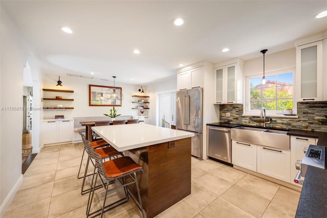Recently Sold: $2,200,000 (4 beds, 3 baths, 2836 Square Feet)