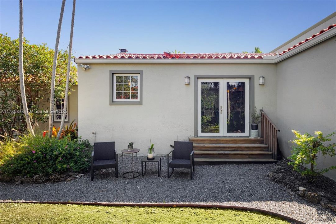 Recently Sold: $2,200,000 (4 beds, 3 baths, 2836 Square Feet)