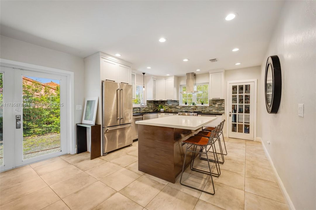 Recently Sold: $2,200,000 (4 beds, 3 baths, 2836 Square Feet)