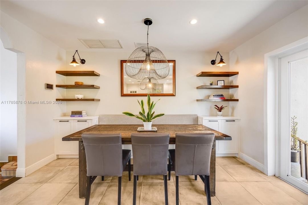 Recently Sold: $2,200,000 (4 beds, 3 baths, 2836 Square Feet)