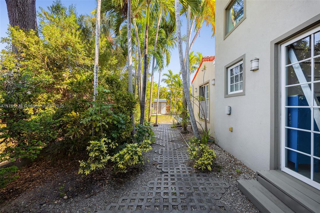 Recently Sold: $2,200,000 (4 beds, 3 baths, 2836 Square Feet)