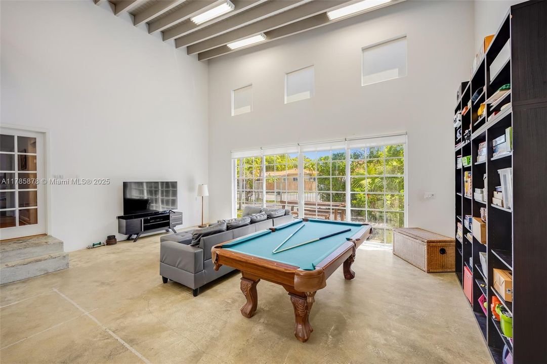 Recently Sold: $2,200,000 (4 beds, 3 baths, 2836 Square Feet)