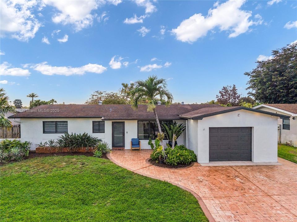 Vendido Recientemente: $660,000 (3 camas, 2 baños, 1606 Pies cuadrados)