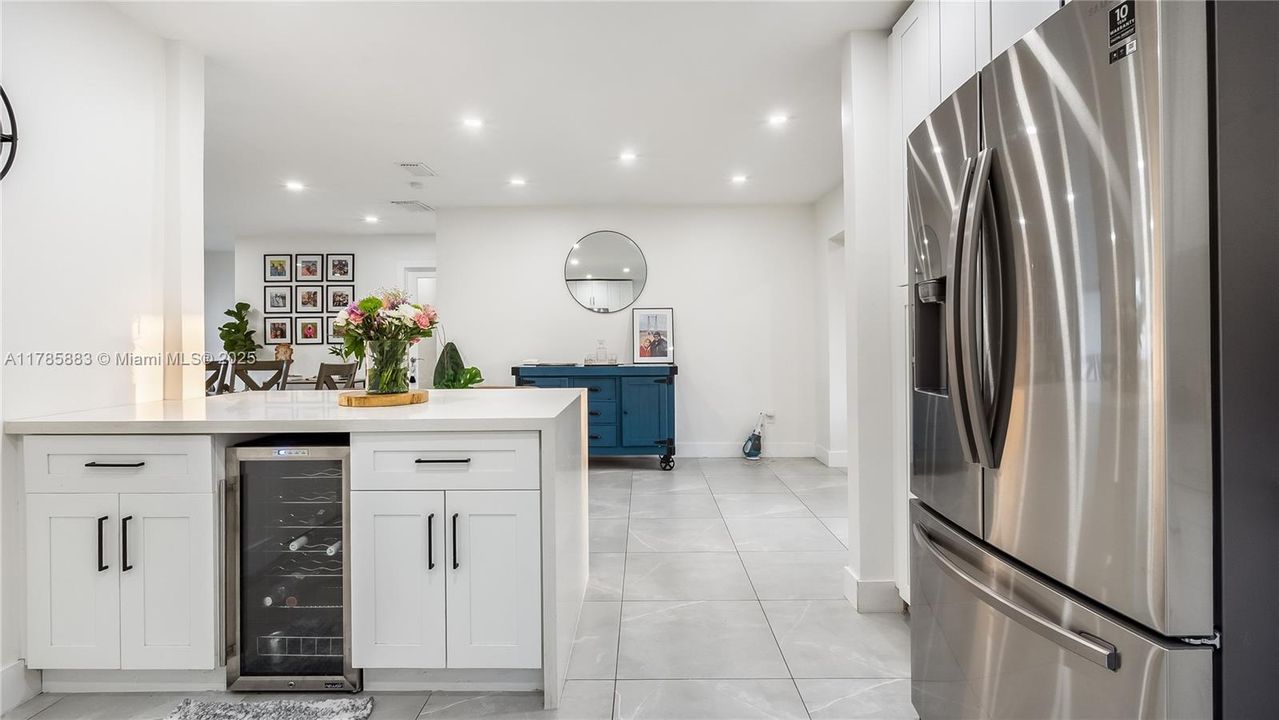 Vendido Recientemente: $660,000 (3 camas, 2 baños, 1606 Pies cuadrados)