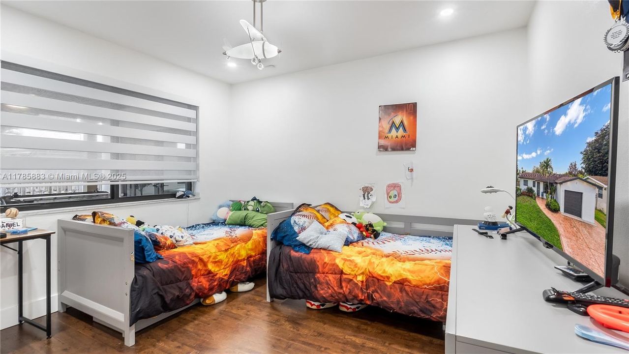 Vendido Recientemente: $660,000 (3 camas, 2 baños, 1606 Pies cuadrados)