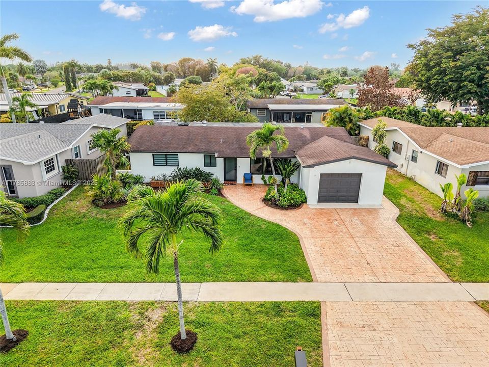 Vendido Recientemente: $660,000 (3 camas, 2 baños, 1606 Pies cuadrados)