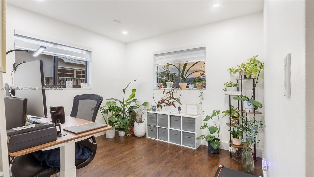 Vendido Recientemente: $660,000 (3 camas, 2 baños, 1606 Pies cuadrados)