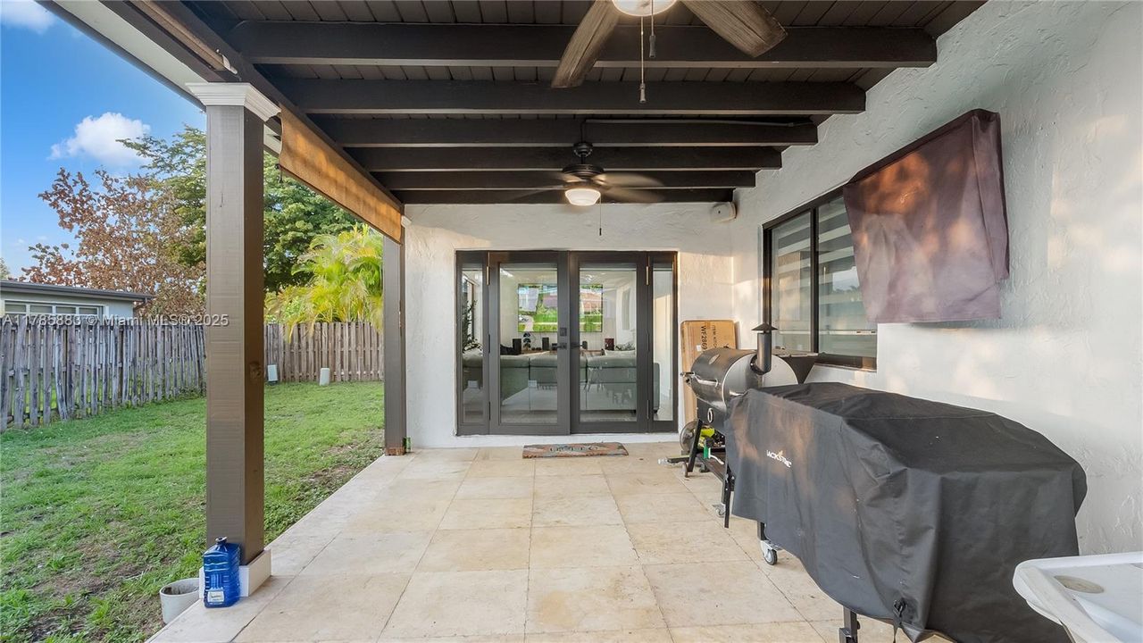 Vendido Recientemente: $660,000 (3 camas, 2 baños, 1606 Pies cuadrados)