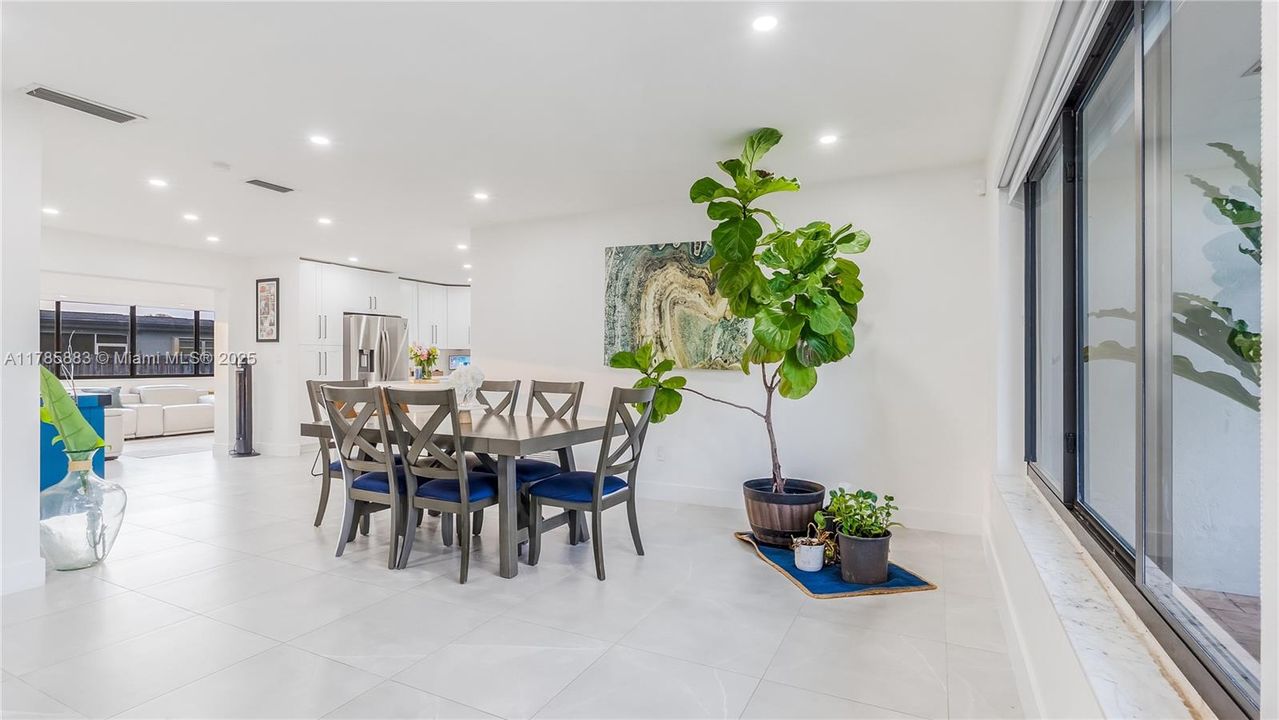 Vendido Recientemente: $660,000 (3 camas, 2 baños, 1606 Pies cuadrados)