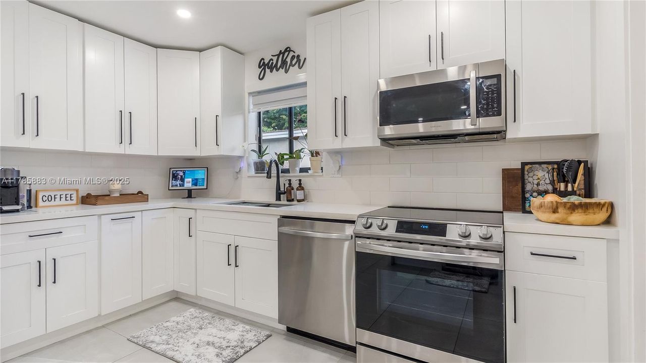 Vendido Recientemente: $660,000 (3 camas, 2 baños, 1606 Pies cuadrados)