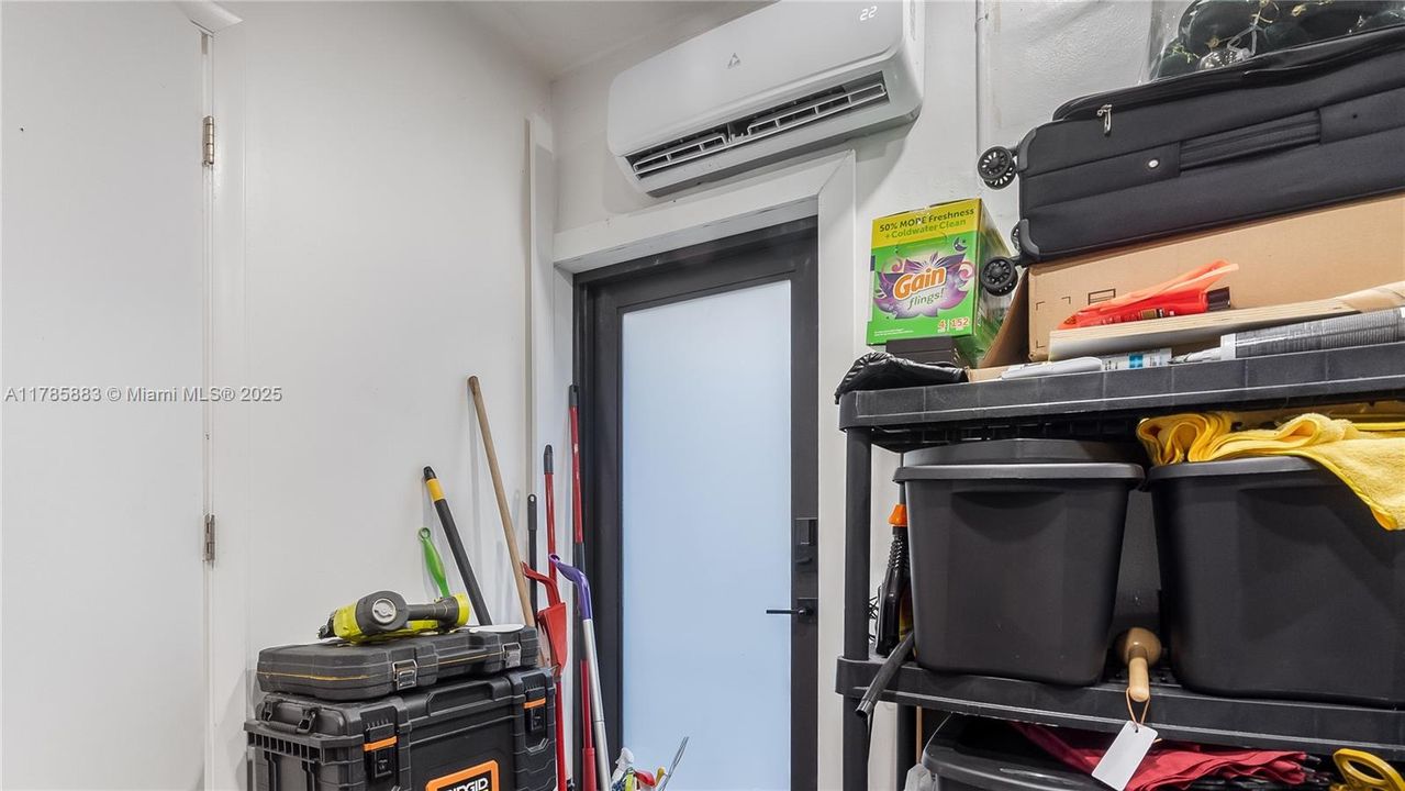 Vendido Recientemente: $660,000 (3 camas, 2 baños, 1606 Pies cuadrados)