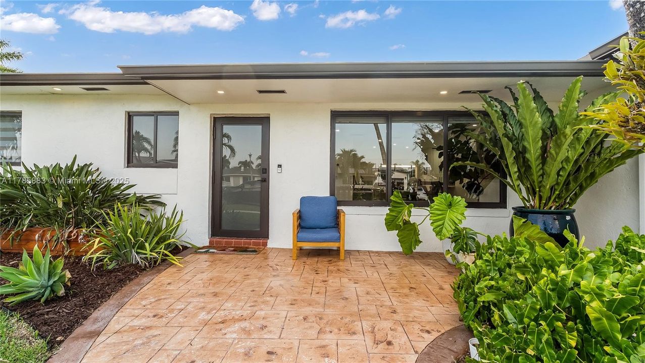 Vendido Recientemente: $660,000 (3 camas, 2 baños, 1606 Pies cuadrados)