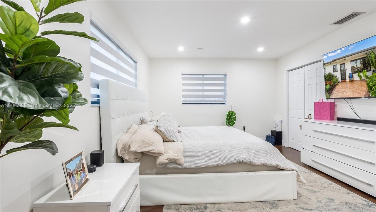 Vendido Recientemente: $660,000 (3 camas, 2 baños, 1606 Pies cuadrados)