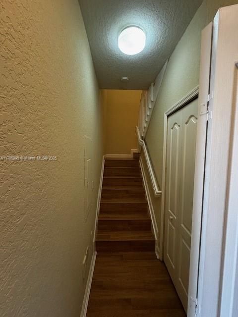 待售: $269,000 (2 贝兹, 2 浴室, 1282 平方英尺)