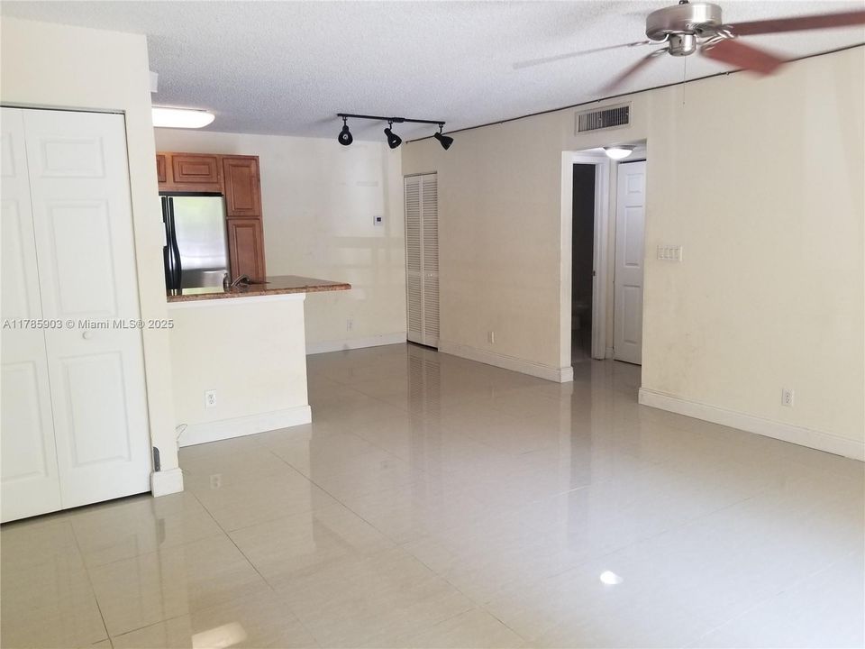 Recently Rented: $1,800 (1 beds, 1 baths, 862 Square Feet)