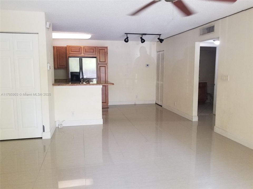 Recently Rented: $1,800 (1 beds, 1 baths, 862 Square Feet)